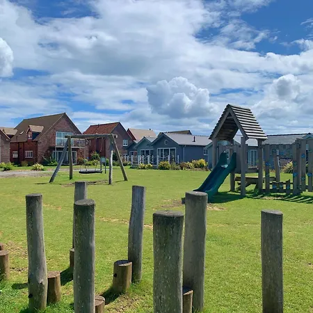 Anchors Away At The Bay Filey, Sleeps 7, 2 Dogs Welcome For Free Too 法利