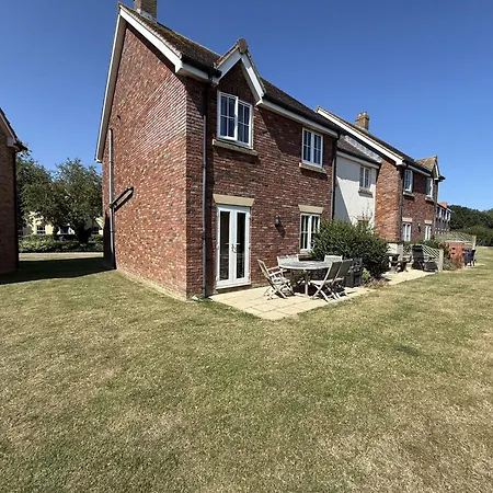Anchors Away At The Bay Filey, Sleeps 7, 2 Dogs Welcome For Free Too
