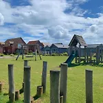 Anchors Away At The Bay Filey, Sleeps 7, 2 Dogs Welcome For Free Too Filey